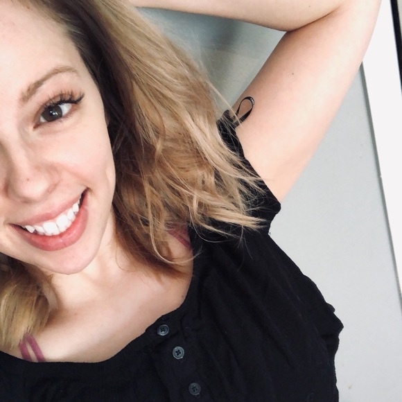 Profile Picture of Jenean Dallyn (@dallynj) on Poshmark