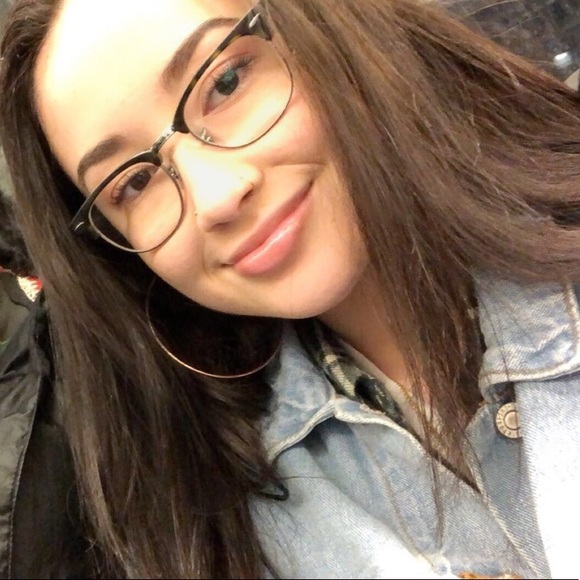 Profile Picture of Bree Martinez (@bnmart99) on Poshmark