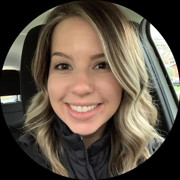 Profile Picture of Tiffany Dinser (@tiffanyd16) on Poshmark