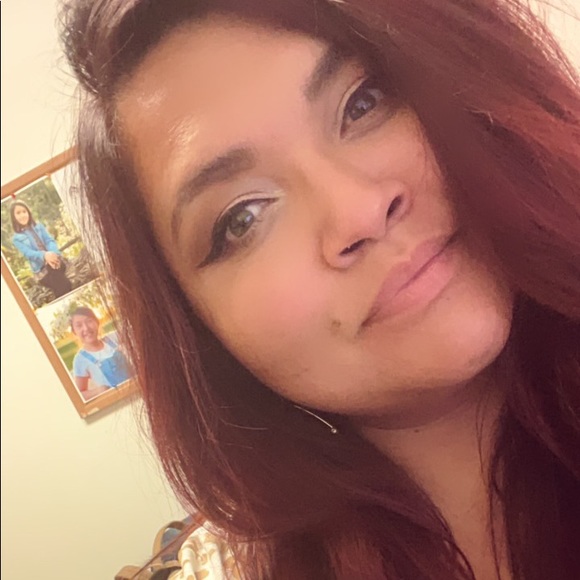 Profile Picture of Kimberly Keeble (@kimmiegigglers) on Poshmark