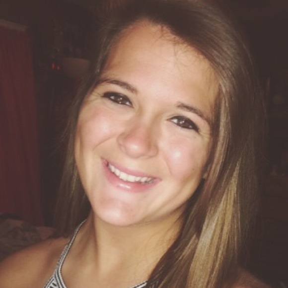 Profile Picture of Mckenzie Altizer (@mickkkkey) on Poshmark