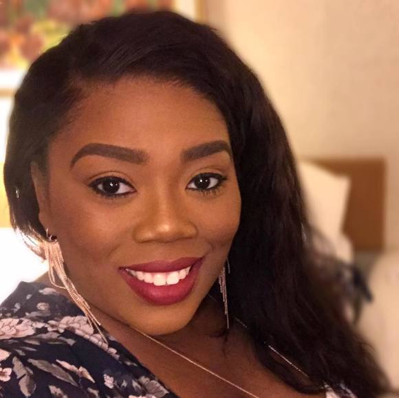 Profile Picture of Arielle Collier (@ari00nic) on Poshmark