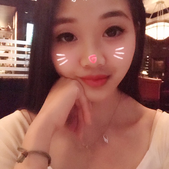 Profile Picture of Elva Zhang (@ezhangpd) on Poshmark