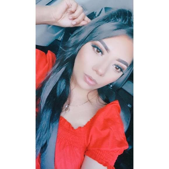 Profile Picture of Cristal Perez (@crisxamezq) on Poshmark