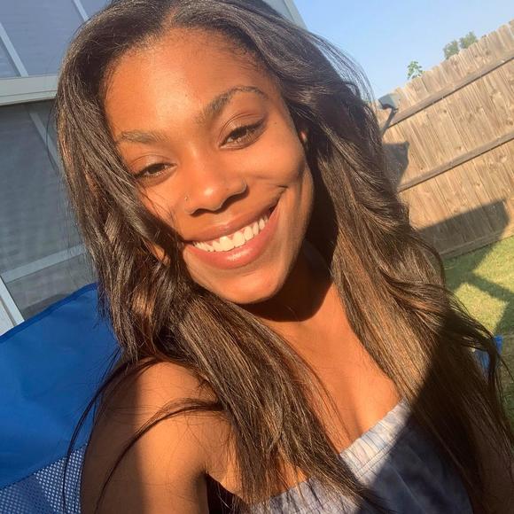 Profile Picture of Justine Smitherman (@justines85) on Poshmark