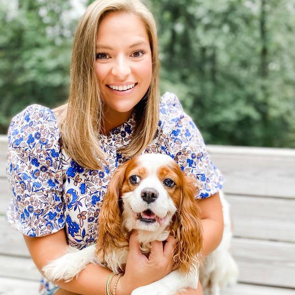 Profile Picture of Olivia Hinton (@maryolivia12) on Poshmark