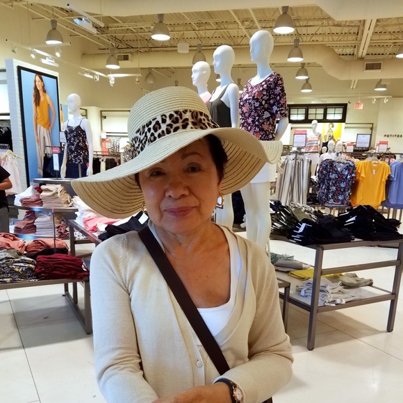 Profile Picture of Teruko Shires (@terukoshires) on Poshmark