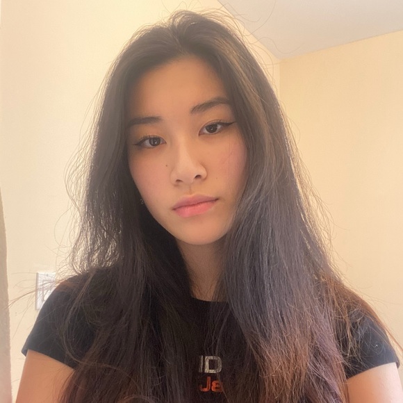 Profile Picture of Ziyuan Zhu (@ziyuanzhuuu) on Poshmark