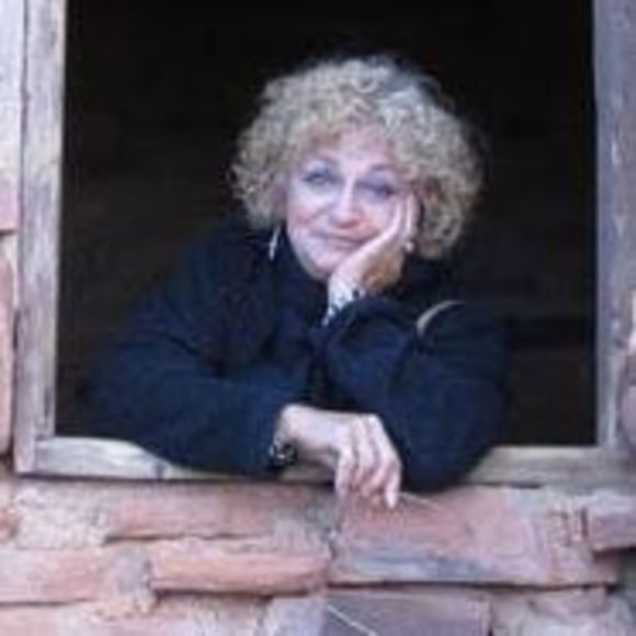 Profile Picture of Linda Gettings (@ladybeading) on Poshmark