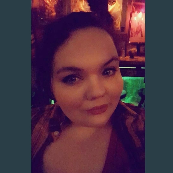 Profile Picture of Carlie Caudill (@carlierae13) on Poshmark