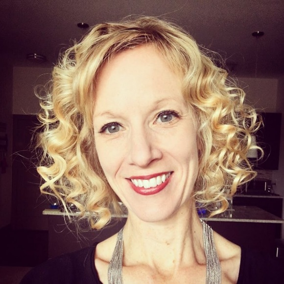 Profile Picture of Allison Newton (@allisonross2008) on Poshmark