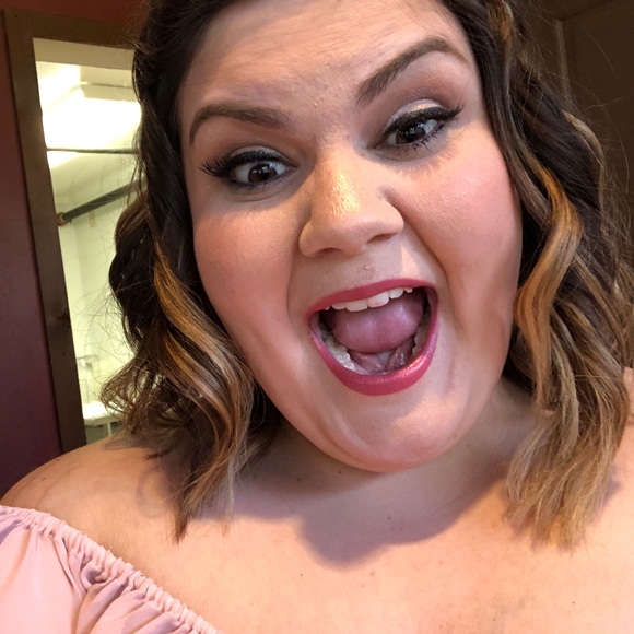 Profile Picture of Aleshia Kreder (@aleshiakreder) on Poshmark