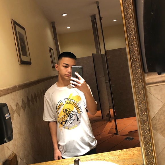 Aaron Lozano - Poshmark Profile Picture of Aaron Lozano (@0_aaron_0) on Poshmark