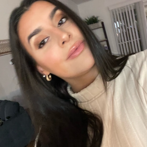 Profile Picture of Kristina Chiarelli (@kristinac189) on Poshmark