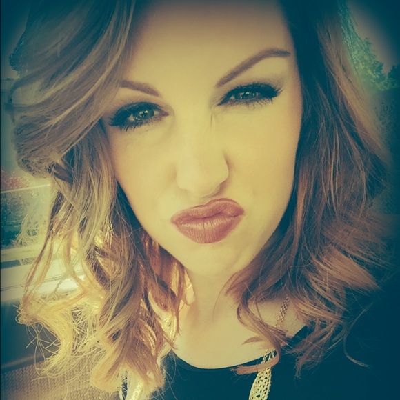 Profile Picture of Corey Woods (@coreymwoods) on Poshmark