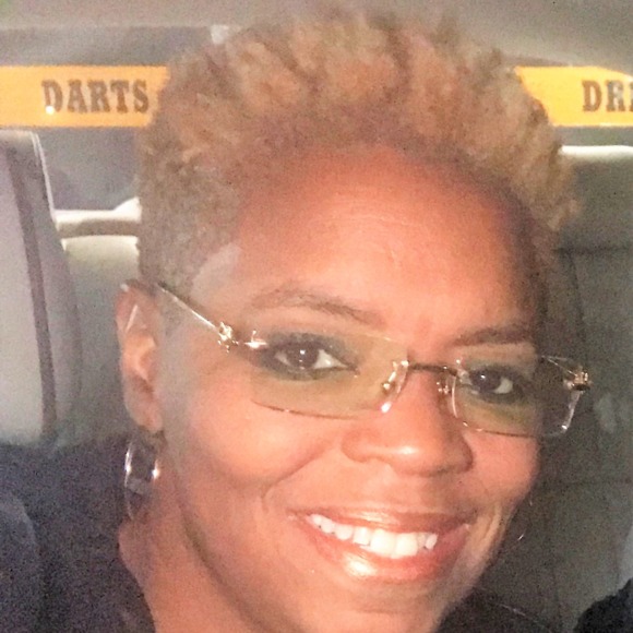 Profile Picture of Robin Travis (@stlmzrobi) on Poshmark
