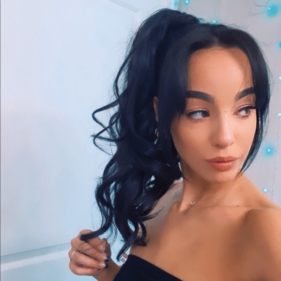 Profile Picture of Sydney Corallini (@corallinisydney) on Poshmark