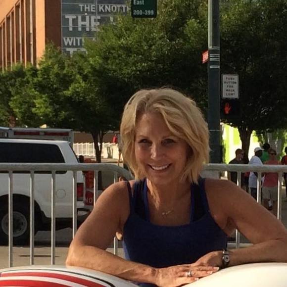 Profile Picture of Kathy Comisar (@comisars) on Poshmark