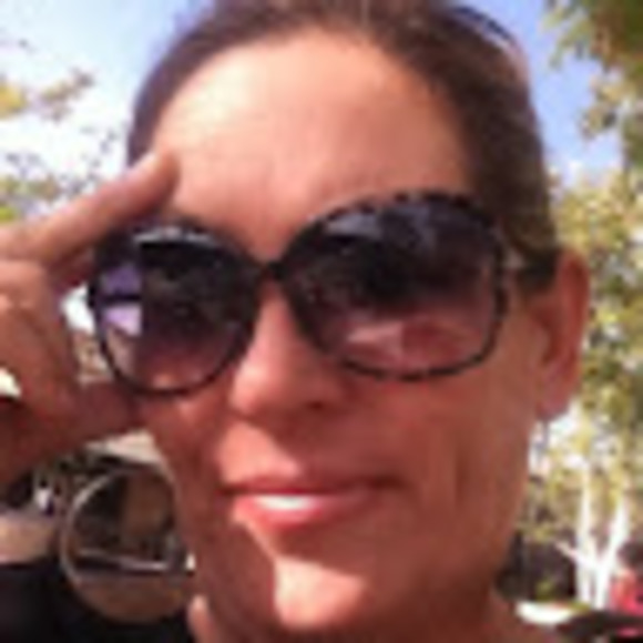 Profile Picture of Lisa Palafox (@lxofalap) on Poshmark