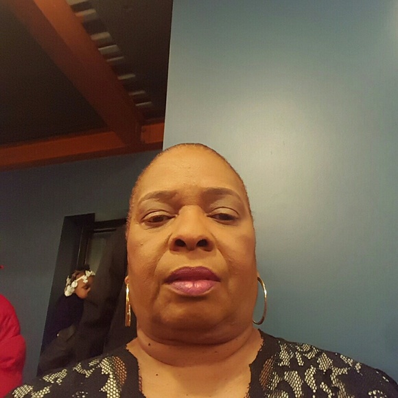 Profile Picture of Frances Booker (@7frannie) on Poshmark