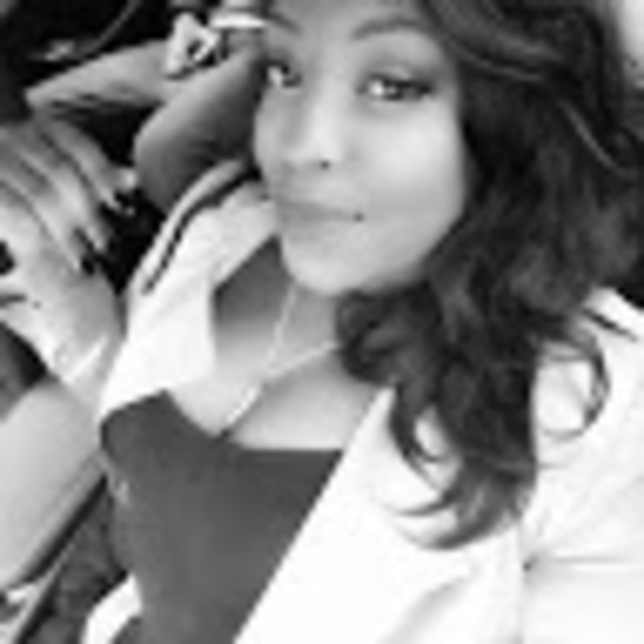 Profile Picture of Simone Lloyd (@simonelloyd22) on Poshmark
