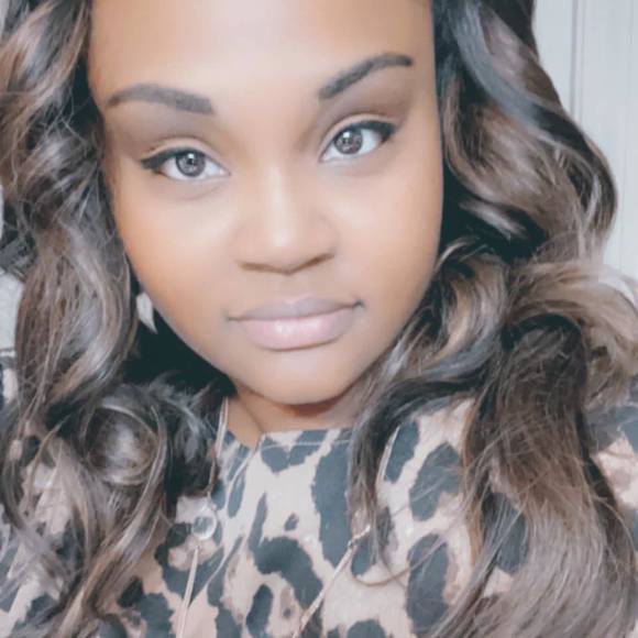 Profile Picture of Tori Eubanks (@torifiveten) on Poshmark