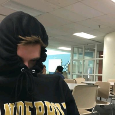 Profile Picture of HOwen (@MichudaMatata) on Twitter