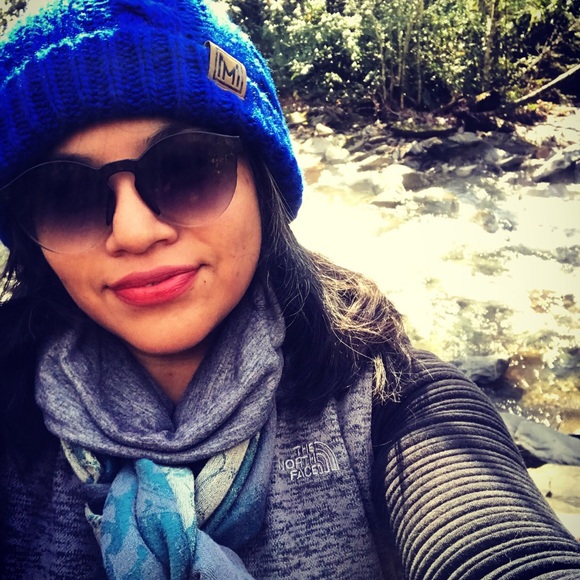 Profile Picture of Iris Barrios (@iriscloset2urs) on Poshmark