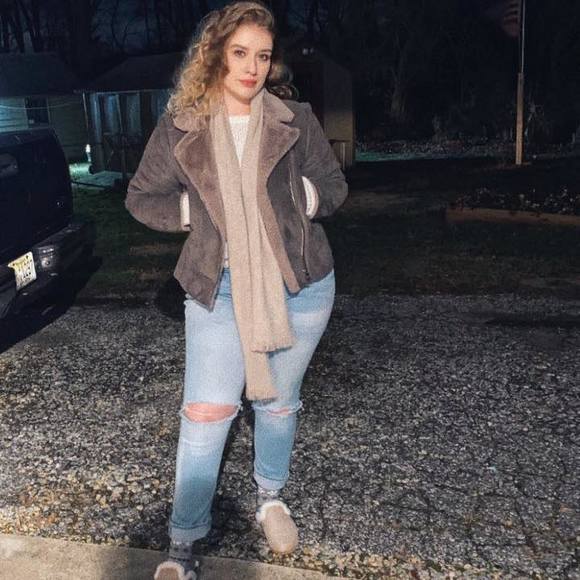 Profile Picture of Heather Macera (@heathermacera) on Poshmark