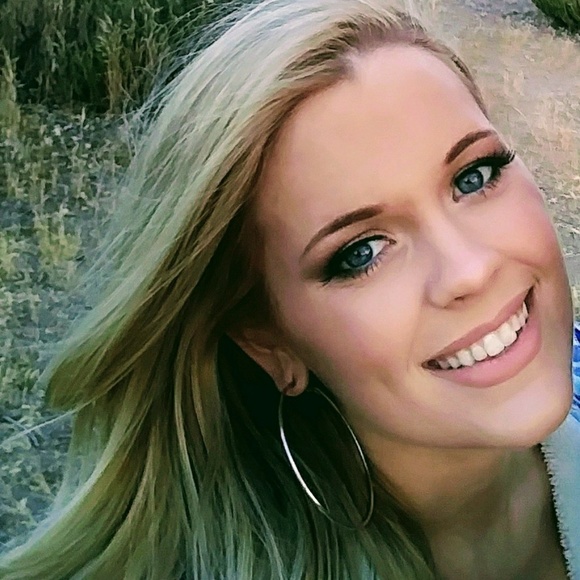 Profile Picture of Noelle Wilson (@haven_ember) on Poshmark