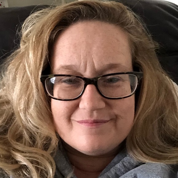 Profile Picture of Tina Nuffer (@tnuf) on Poshmark