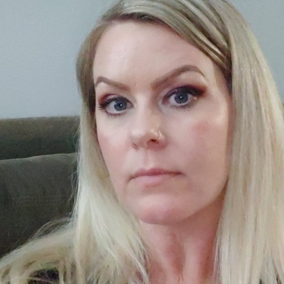 Profile Picture of Amanda Andre (@manda1129) on Poshmark