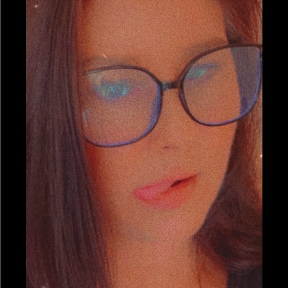 Profile Picture of Kimmy Lanham (@kimmylanham) on Poshmark