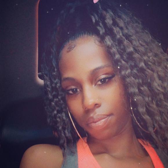 Profile Picture of Darrie Roddy (@darrie24) on Poshmark