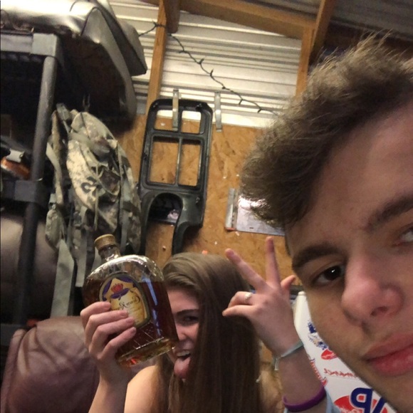 Profile Picture of Cambryn Oniszko (@cambae01) on Poshmark