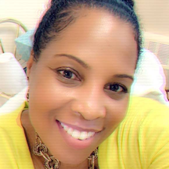 Profile Picture of Hayley Andrews (@hayleyandrews) on Poshmark