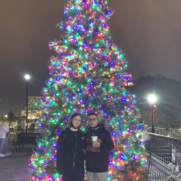 Profile Picture of Amber Barahona (@dizzyackerman) on Poshmark