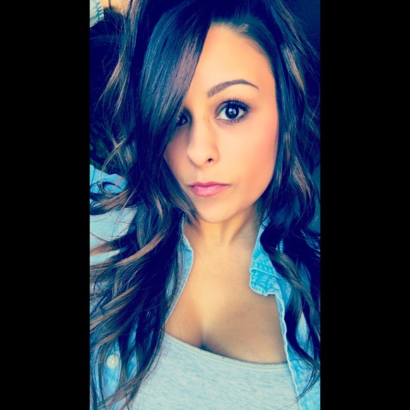 Profile Picture of Chelsea Chabak (@chewychay) on Poshmark