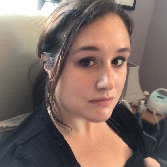 Profile Picture of Kate Hanfling (@katehanfling) on Poshmark