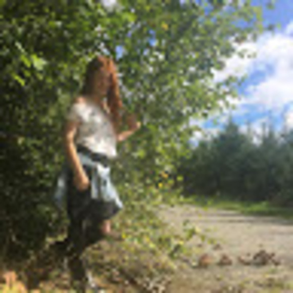 Profile Picture of Emilie Royer (@eroyer31) on Poshmark