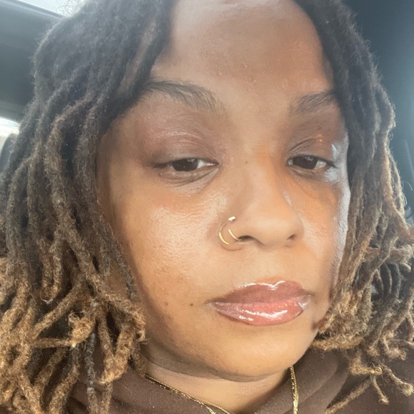 Profile Picture of Jeannine Clemmons (@jeanclemz) on Poshmark