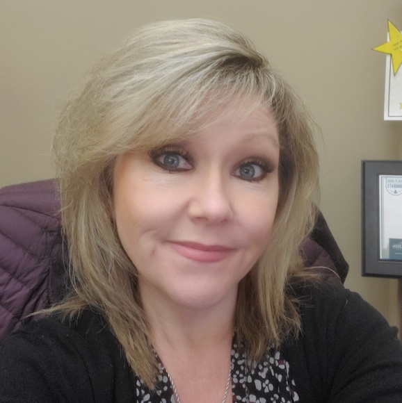 Profile Picture of Melissa Layson (@davesgirl2020) on Poshmark