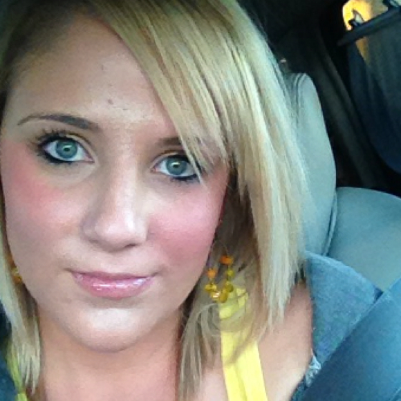 Kirsten Dildine - Poshmark Profile Picture of Kirsten Dildine (@kdildine) on Poshmark