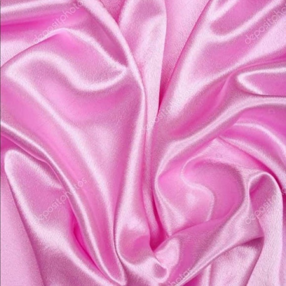 Profile Picture of Onysty Ousley (@cheap_cl0thes) on Poshmark