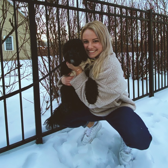 Profile Picture of Ashton Houppert (@ashton_houppert) on Poshmark
