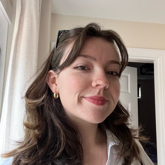 Profile Picture of Danielle Anzelone (@daniellexx) on Poshmark
