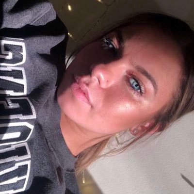 Profile Picture of Rebecca Redente (@r_redente) on Twitter