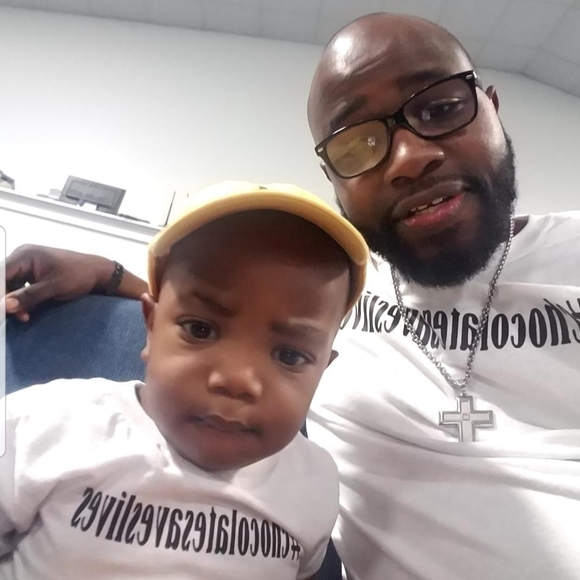 Profile Picture of León Gibson (@lejon23) on Poshmark