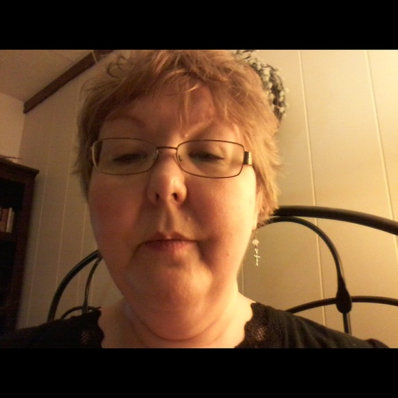 Kathy Buterbaugh - Poshmark Profile Picture of Kathy Buterbaugh (@katyb164) on Poshmark