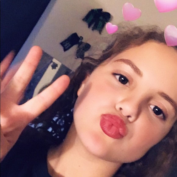 Profile Picture of Anna Reichenbach (@justanna18) on Poshmark